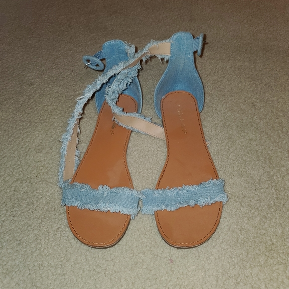 Bundle: Off the shoulder top and sandals to match - Picture 2 of 3